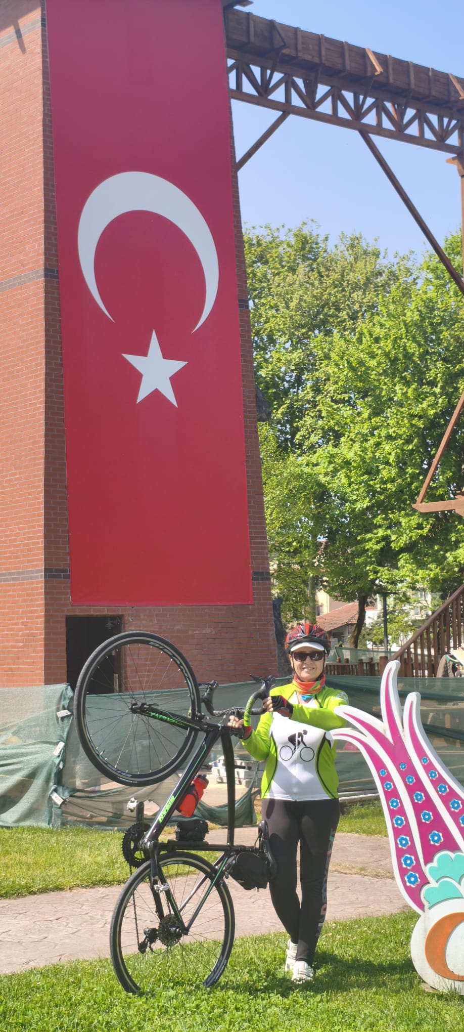 GEYVE’DE PEDALLAR GELENEK İÇİN DÖNDÜ: BAYAT MAHALLESİ’NDE HIDRELLEZ COŞKUSU!