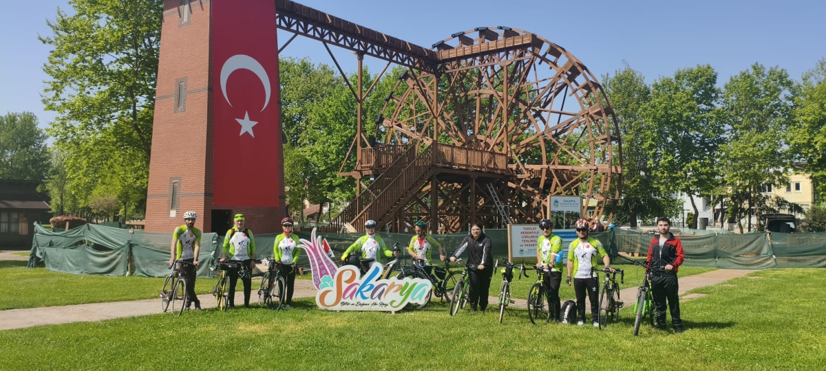 GEYVE’DE PEDALLAR GELENEK İÇİN DÖNDÜ: BAYAT MAHALLESİ’NDE HIDRELLEZ COŞKUSU!