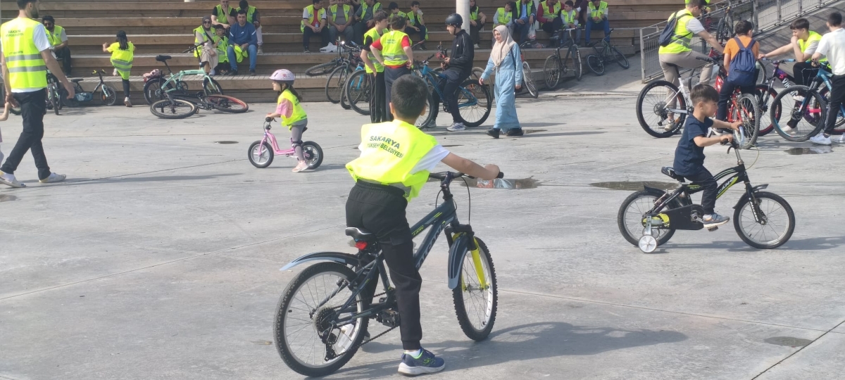GEYVE’DE PEDALLAR GELENEK İÇİN DÖNDÜ: BAYAT MAHALLESİ’NDE HIDRELLEZ COŞKUSU!