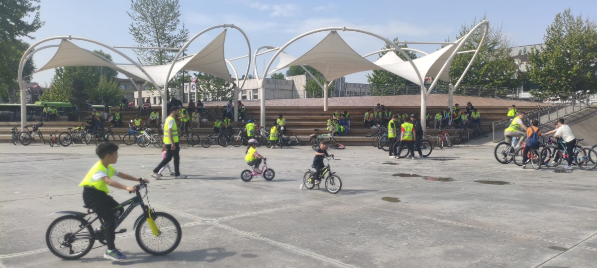 GEYVE’DE PEDALLAR GELENEK İÇİN DÖNDÜ: BAYAT MAHALLESİ’NDE HIDRELLEZ COŞKUSU!