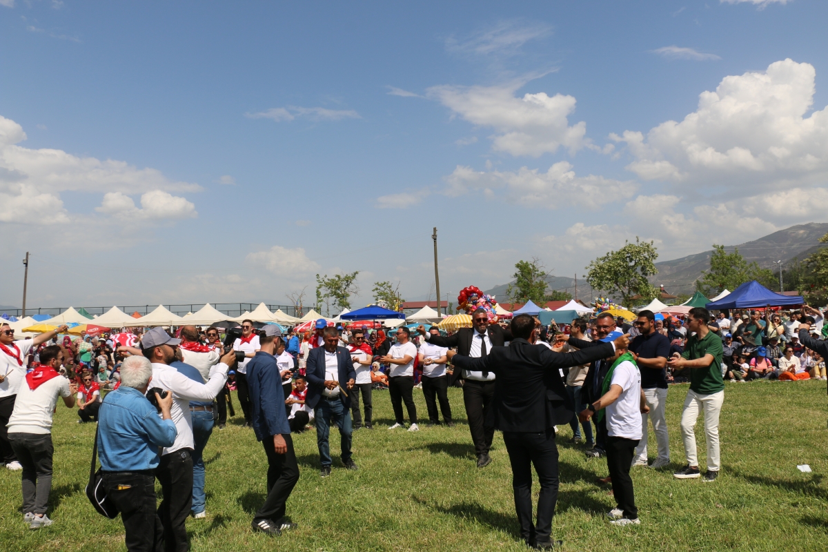 GEYVE’DE PEDALLAR GELENEK İÇİN DÖNDÜ: BAYAT MAHALLESİ’NDE HIDRELLEZ COŞKUSU!