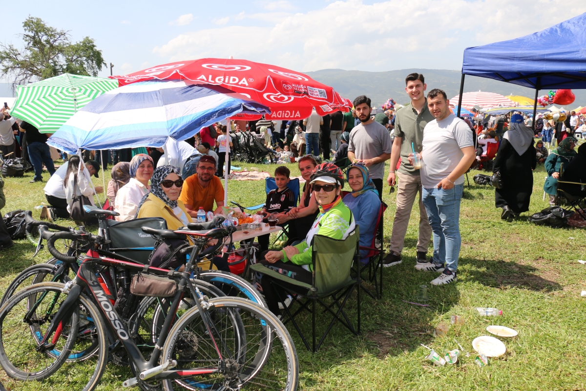 GEYVE’DE PEDALLAR GELENEK İÇİN DÖNDÜ: BAYAT MAHALLESİ’NDE HIDRELLEZ COŞKUSU!