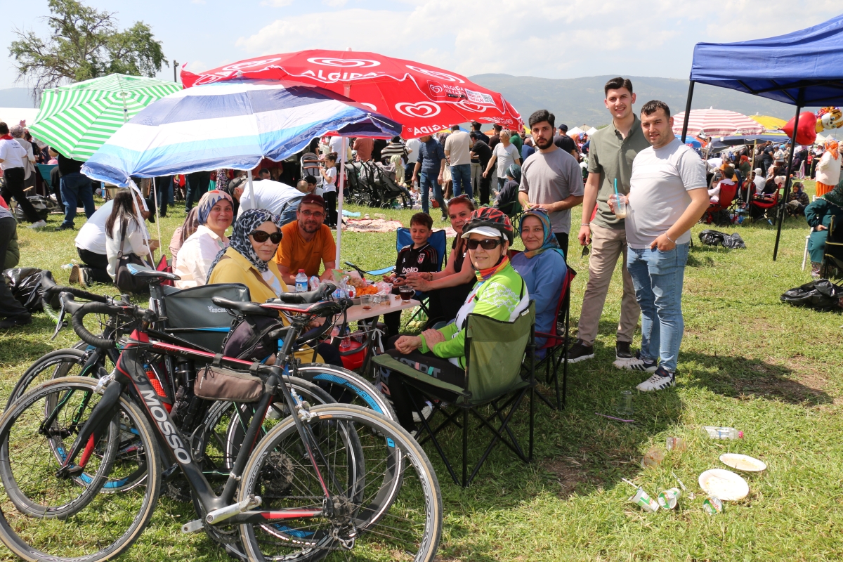 GEYVE’DE PEDALLAR GELENEK İÇİN DÖNDÜ: BAYAT MAHALLESİ’NDE HIDRELLEZ COŞKUSU!
