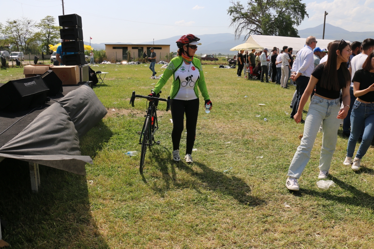 GEYVE’DE PEDALLAR GELENEK İÇİN DÖNDÜ: BAYAT MAHALLESİ’NDE HIDRELLEZ COŞKUSU!