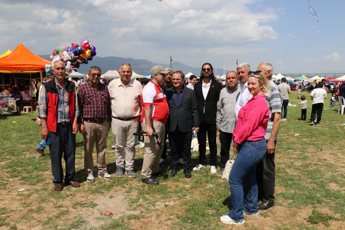 GEYVE’DE PEDALLAR GELENEK İÇİN DÖNDÜ: BAYAT MAHALLESİ’NDE HIDRELLEZ COŞKUSU!