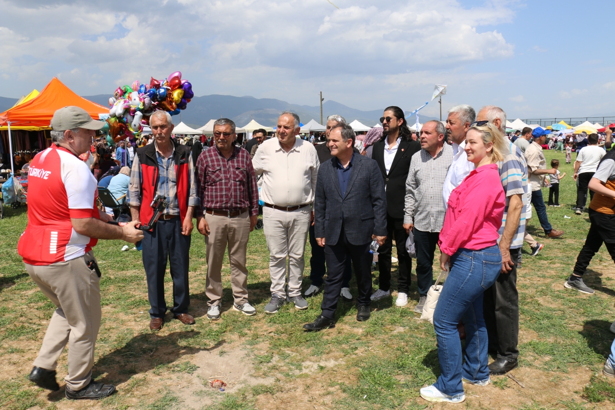 GEYVE’DE PEDALLAR GELENEK İÇİN DÖNDÜ: BAYAT MAHALLESİ’NDE HIDRELLEZ COŞKUSU!