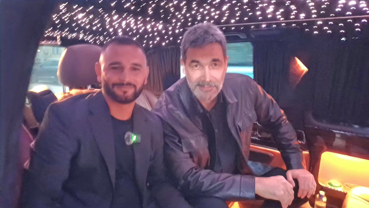 Serdivan’da düzenlenen Erzurum Cağ Kebabı Festivali’nin üçüncü günü, ünlü sanatçı Uğur Işılak’ın sahne aldığı muhteşem konserle adeta dolup taştı. Binlerce Sakaryalının akın ettiği festival alanında, coşku ve lezzet bir araya