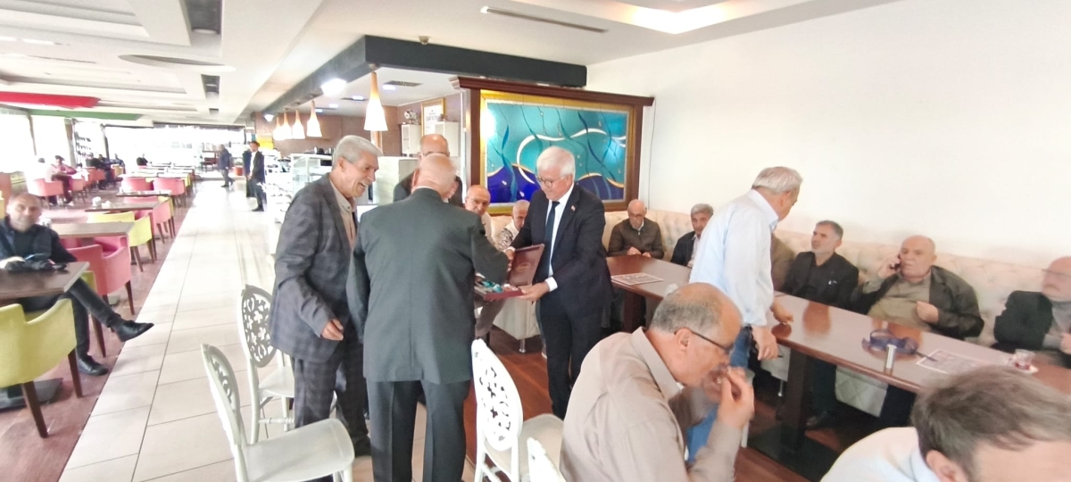 VEFA BULUŞMASINDA BAYRAM COŞKUSU: İSMAİL ERGÜL VE DAVA ARKADAŞLARI BİR ARAYA GELDİ! (GÜNÜN ÖNE ÇIKAN FOTOĞRAF KARELERİ )