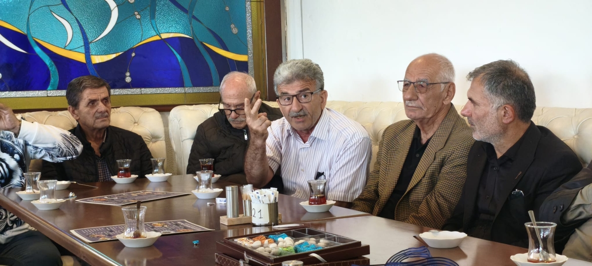VEFA BULUŞMASINDA BAYRAM COŞKUSU: İSMAİL ERGÜL VE DAVA ARKADAŞLARI BİR ARAYA GELDİ! (GÜNÜN ÖNE ÇIKAN FOTOĞRAF KARELERİ )