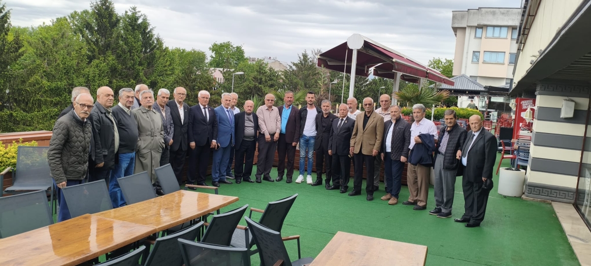 VEFA BULUŞMASINDA BAYRAM COŞKUSU: İSMAİL ERGÜL VE DAVA ARKADAŞLARI BİR ARAYA GELDİ! (GÜNÜN ÖNE ÇIKAN FOTOĞRAF KARELERİ )