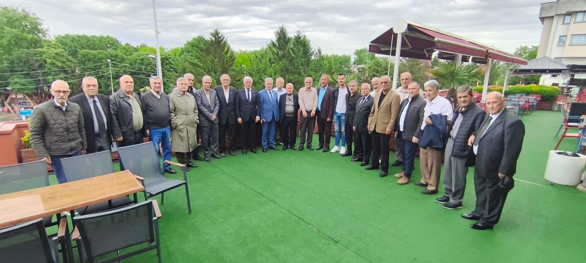 VEFA BULUŞMASINDA BAYRAM COŞKUSU: İSMAİL ERGÜL VE DAVA ARKADAŞLARI BİR ARAYA GELDİ! (GÜNÜN ÖNE ÇIKAN FOTOĞRAF KARELERİ )