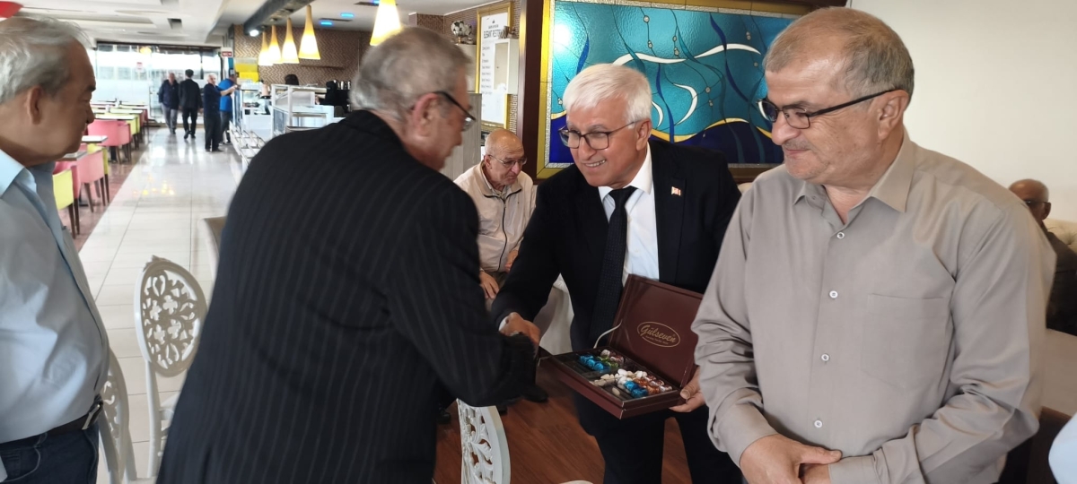 VEFA BULUŞMASINDA BAYRAM COŞKUSU: İSMAİL ERGÜL VE DAVA ARKADAŞLARI BİR ARAYA GELDİ! (GÜNÜN ÖNE ÇIKAN FOTOĞRAF KARELERİ )