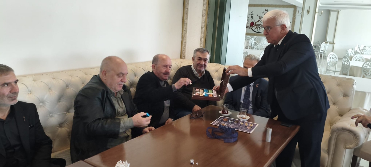 VEFA BULUŞMASINDA BAYRAM COŞKUSU: İSMAİL ERGÜL VE DAVA ARKADAŞLARI BİR ARAYA GELDİ! (GÜNÜN ÖNE ÇIKAN FOTOĞRAF KARELERİ )