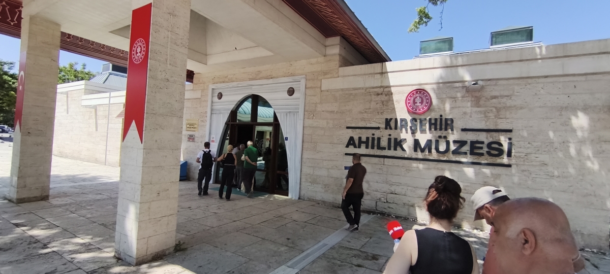 81 ilden ve ulusal medyadan gelen 160 gazeteci, Türk basınının ve dijital medyanın geleceğini tartışmak üzere Kırşehir’de buluştu.
