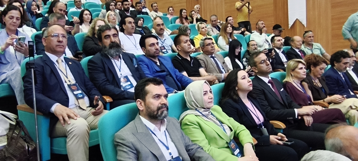 81 ilden ve ulusal medyadan gelen 160 gazeteci, Türk basınının ve dijital medyanın geleceğini tartışmak üzere Kırşehir’de buluştu.