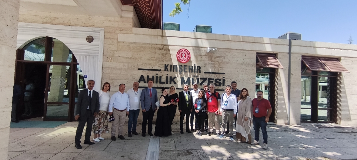 81 ilden ve ulusal medyadan gelen 160 gazeteci, Türk basınının ve dijital medyanın geleceğini tartışmak üzere Kırşehir’de buluştu.