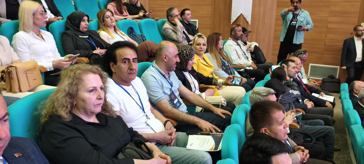 81 ilden ve ulusal medyadan gelen 160 gazeteci, Türk basınının ve dijital medyanın geleceğini tartışmak üzere Kırşehir’de buluştu.