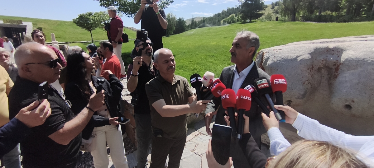 81 ilden ve ulusal medyadan gelen 160 gazeteci, Türk basınının ve dijital medyanın geleceğini tartışmak üzere Kırşehir’de buluştu.