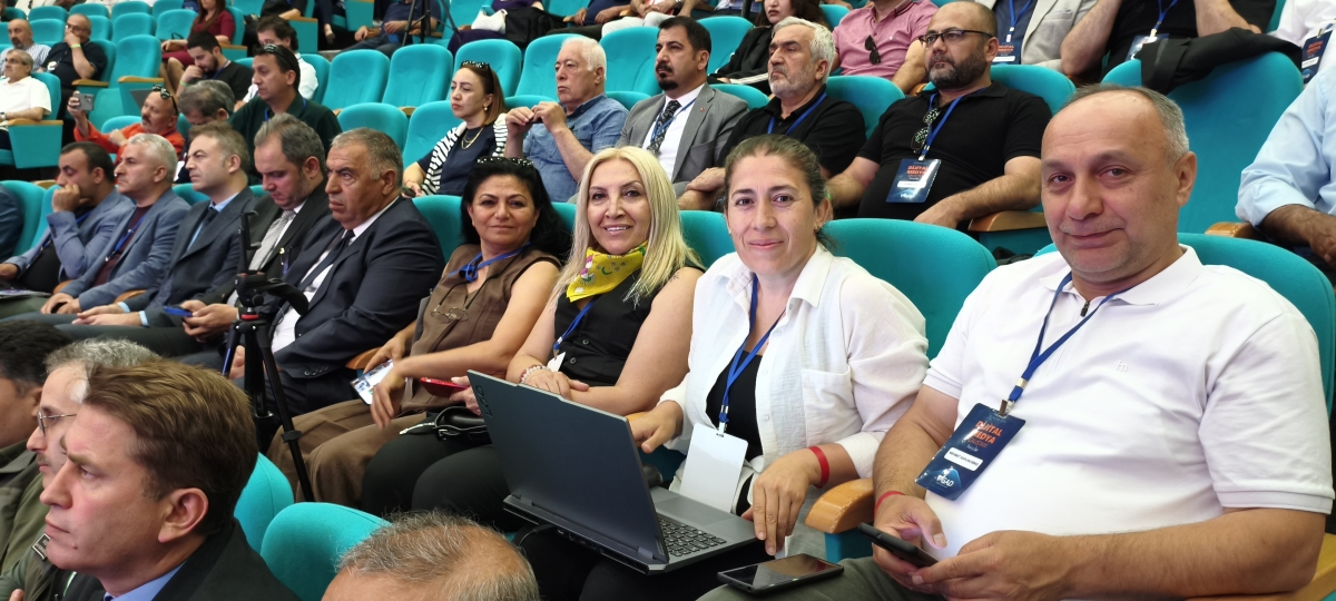 81 ilden ve ulusal medyadan gelen 160 gazeteci, Türk basınının ve dijital medyanın geleceğini tartışmak üzere Kırşehir’de buluştu.
