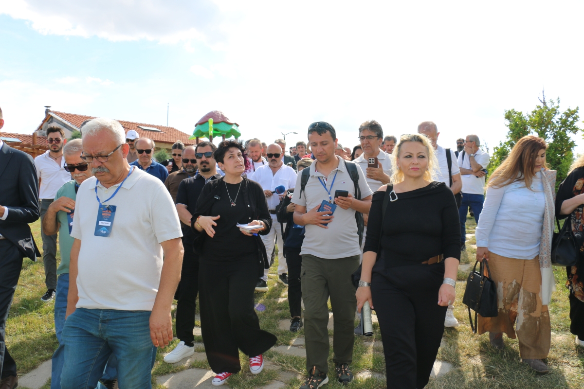 81 ilden ve ulusal medyadan gelen 160 gazeteci, Türk basınının ve dijital medyanın geleceğini tartışmak üzere Kırşehir’de buluştu.