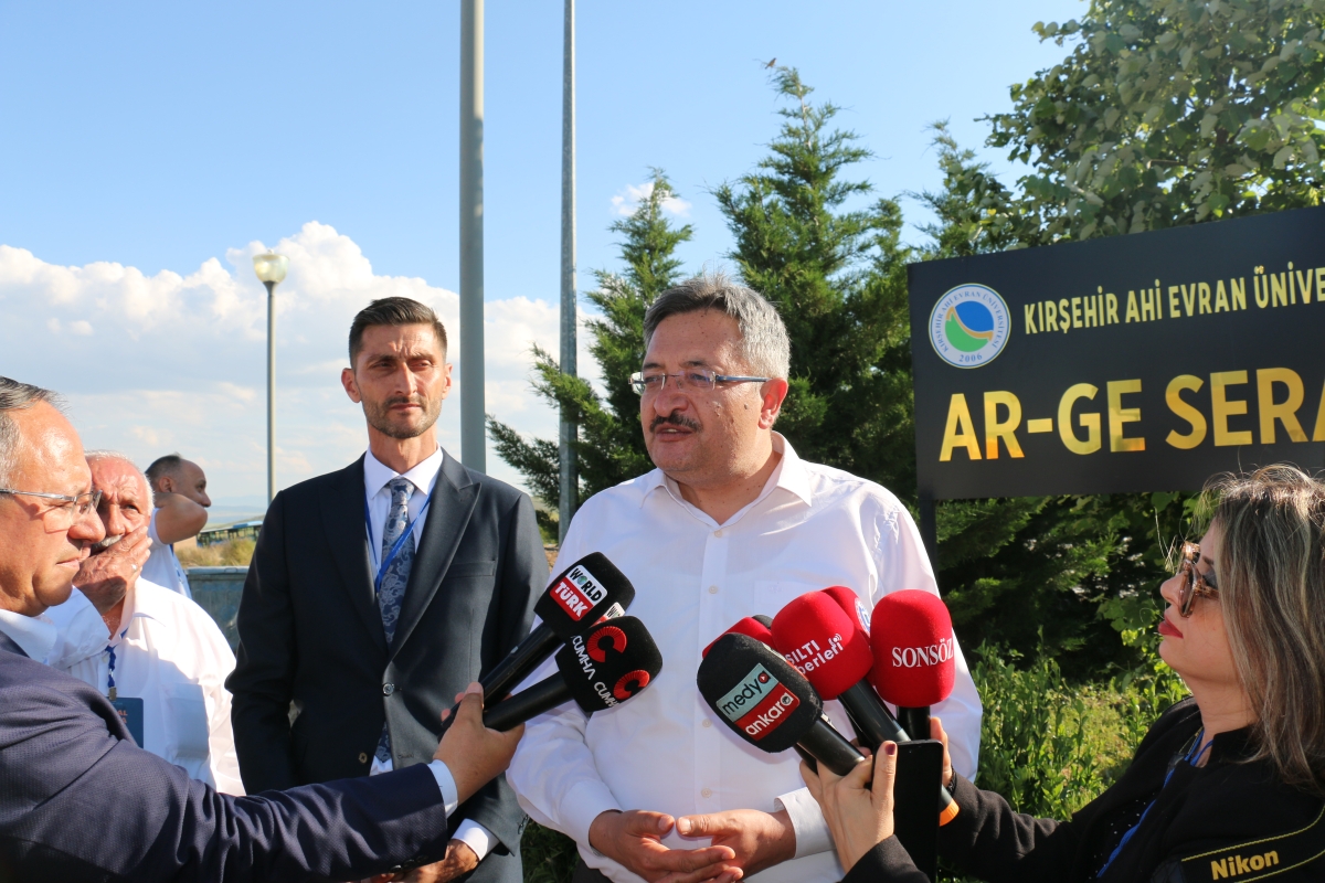 81 ilden ve ulusal medyadan gelen 160 gazeteci, Türk basınının ve dijital medyanın geleceğini tartışmak üzere Kırşehir’de buluştu.