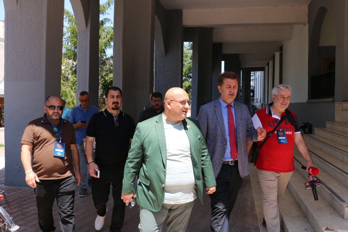 81 ilden ve ulusal medyadan gelen 160 gazeteci, Türk basınının ve dijital medyanın geleceğini tartışmak üzere Kırşehir’de buluştu.