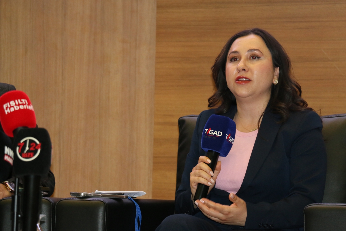 81 ilden ve ulusal medyadan gelen 160 gazeteci, Türk basınının ve dijital medyanın geleceğini tartışmak üzere Kırşehir’de buluştu.