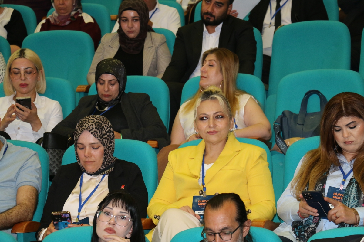 81 ilden ve ulusal medyadan gelen 160 gazeteci, Türk basınının ve dijital medyanın geleceğini tartışmak üzere Kırşehir’de buluştu.