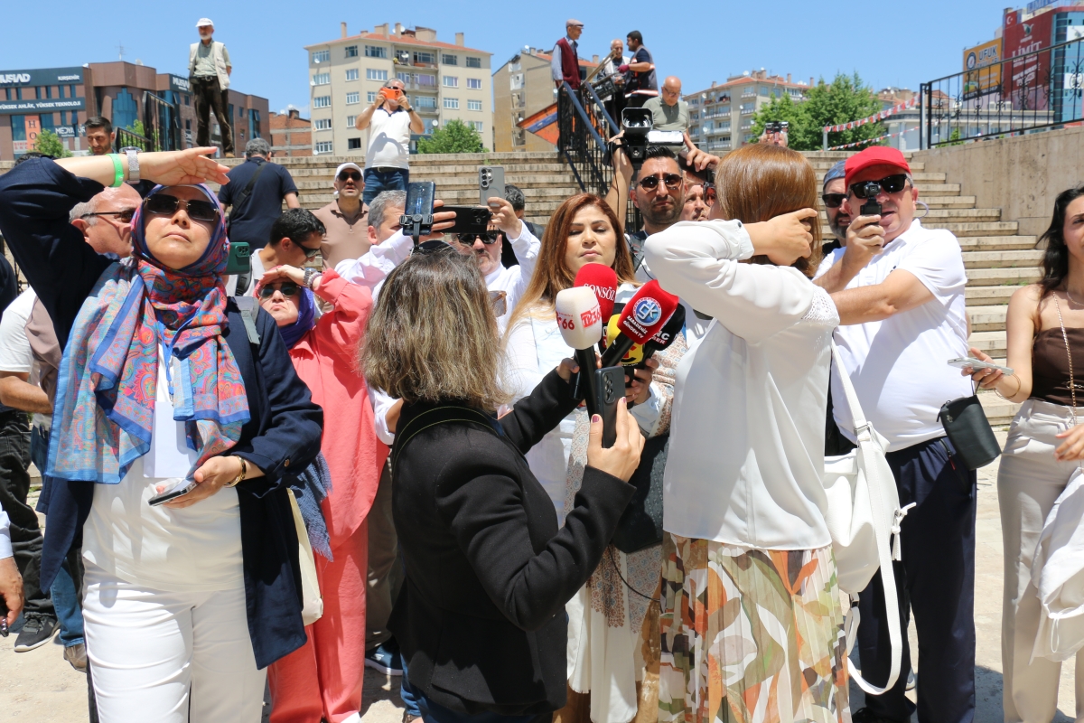 81 ilden ve ulusal medyadan gelen 160 gazeteci, Türk basınının ve dijital medyanın geleceğini tartışmak üzere Kırşehir’de buluştu.
