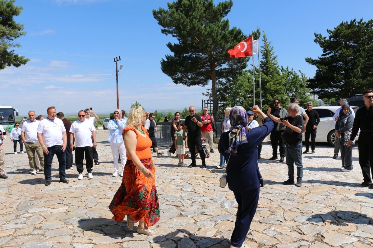 81 ilden ve ulusal medyadan gelen 160 gazeteci, Türk basınının ve dijital medyanın geleceğini tartışmak üzere Kırşehir’de buluştu.