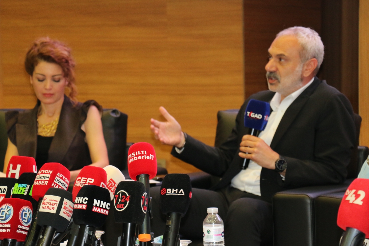 81 ilden ve ulusal medyadan gelen 160 gazeteci, Türk basınının ve dijital medyanın geleceğini tartışmak üzere Kırşehir’de buluştu.