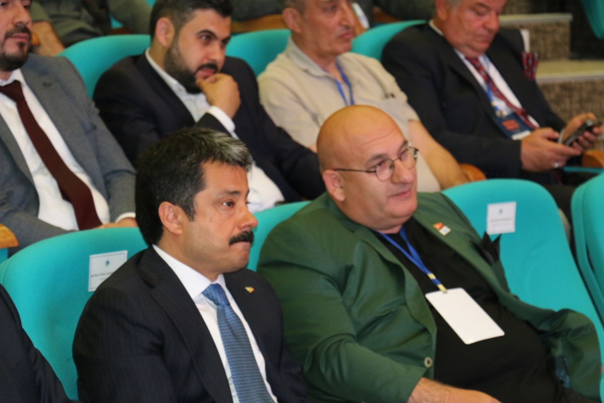 81 ilden ve ulusal medyadan gelen 160 gazeteci, Türk basınının ve dijital medyanın geleceğini tartışmak üzere Kırşehir’de buluştu.