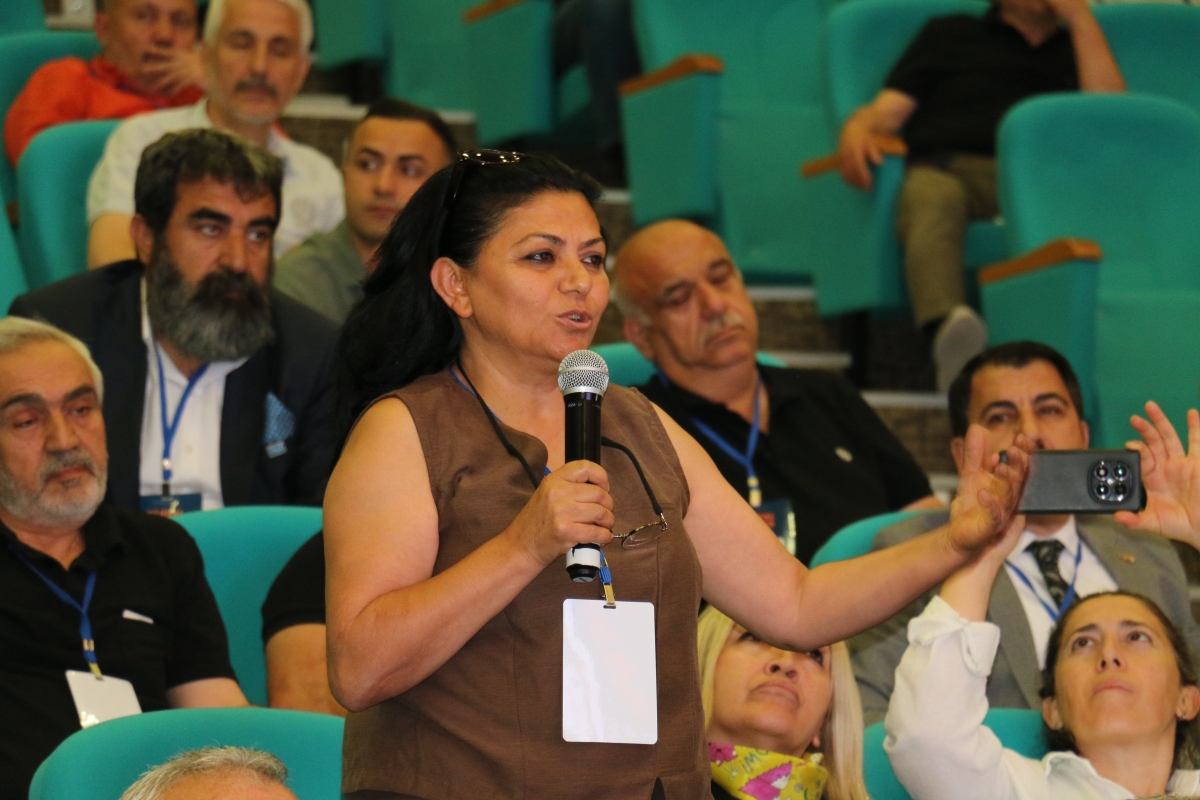 81 ilden ve ulusal medyadan gelen 160 gazeteci, Türk basınının ve dijital medyanın geleceğini tartışmak üzere Kırşehir’de buluştu.