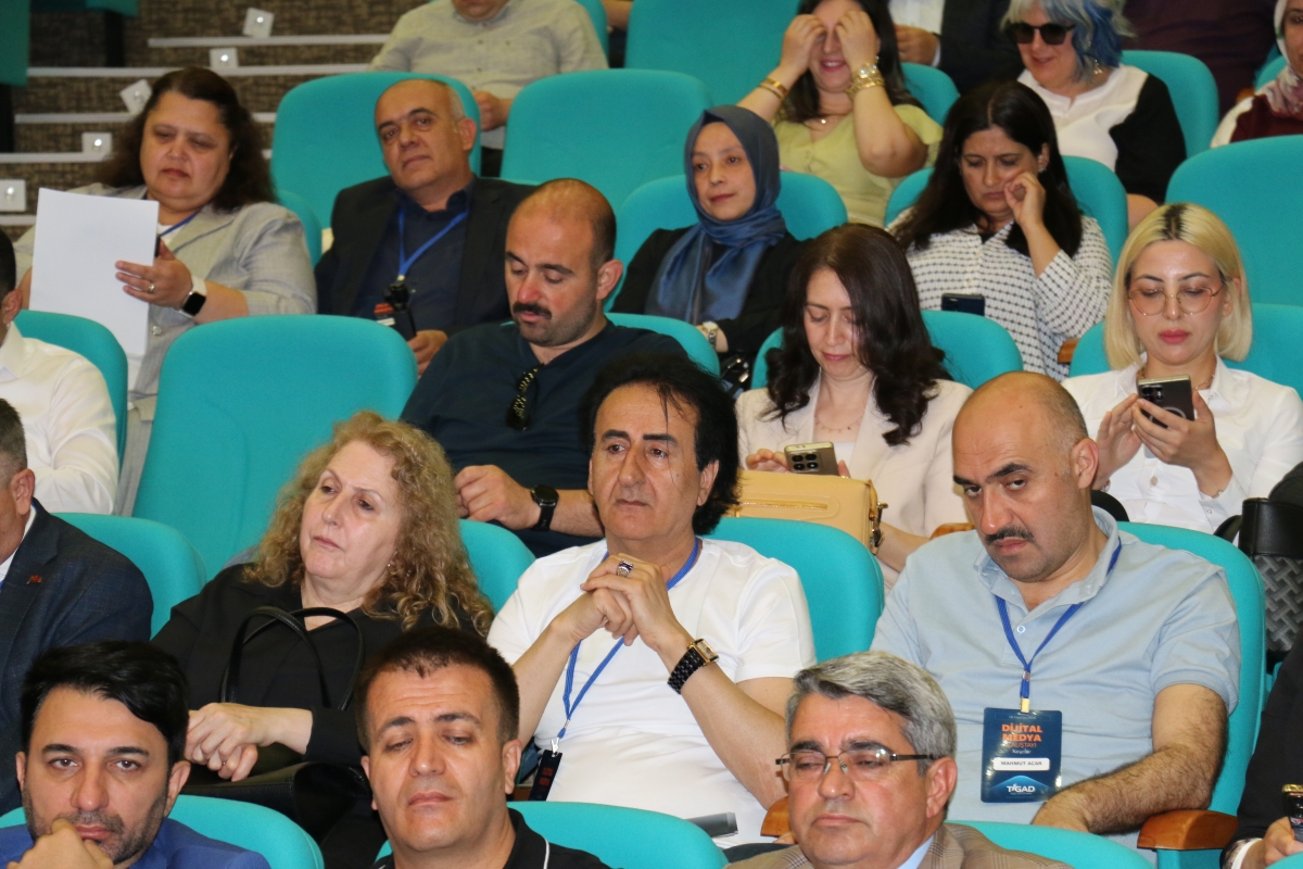 81 ilden ve ulusal medyadan gelen 160 gazeteci, Türk basınının ve dijital medyanın geleceğini tartışmak üzere Kırşehir’de buluştu.