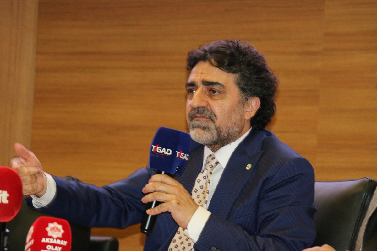 81 ilden ve ulusal medyadan gelen 160 gazeteci, Türk basınının ve dijital medyanın geleceğini tartışmak üzere Kırşehir’de buluştu.