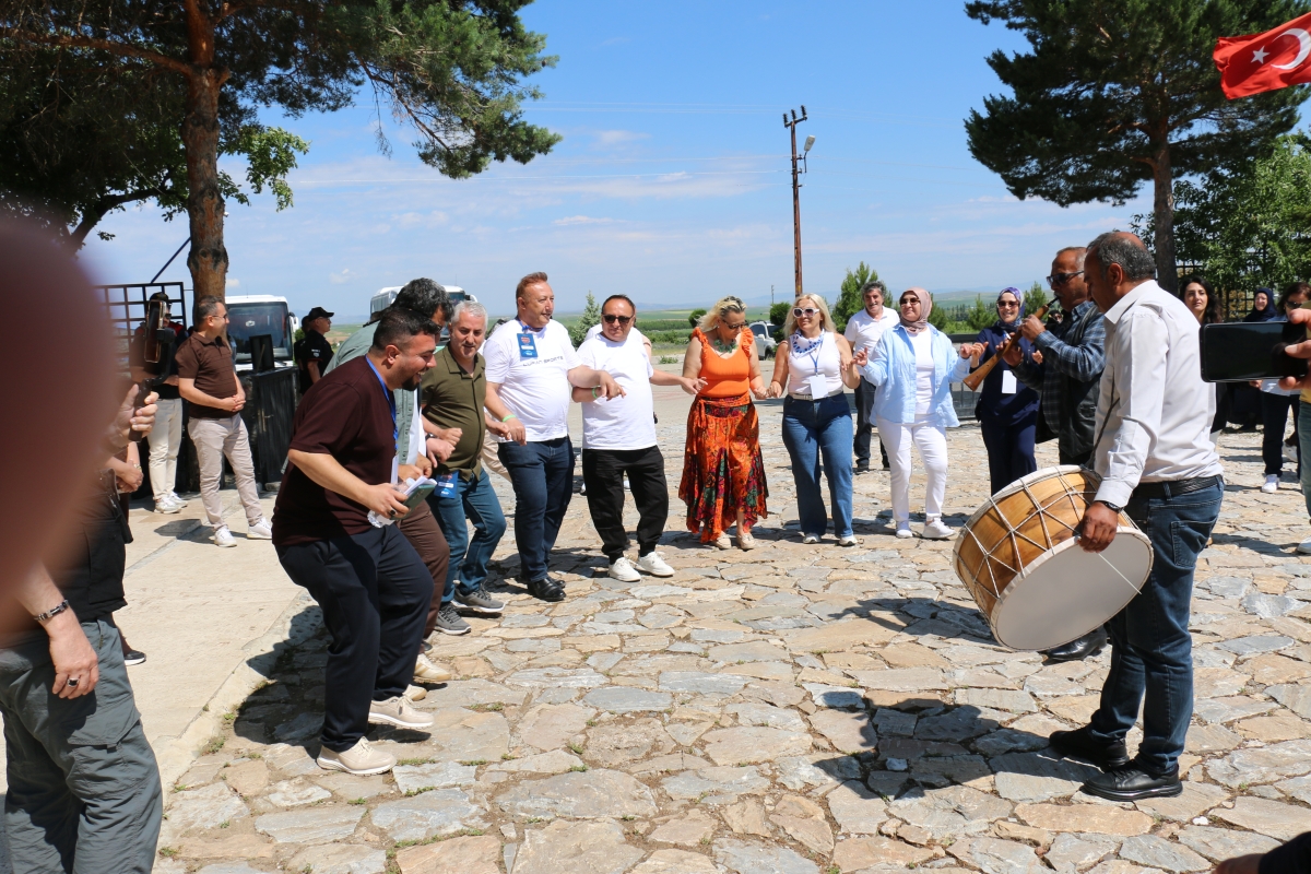 81 ilden ve ulusal medyadan gelen 160 gazeteci, Türk basınının ve dijital medyanın geleceğini tartışmak üzere Kırşehir’de buluştu.