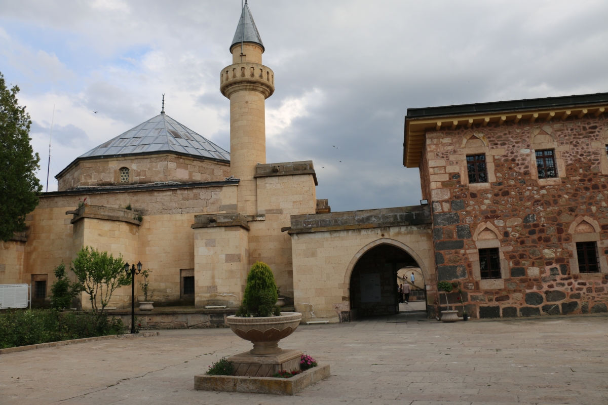 81 ilden ve ulusal medyadan gelen 160 gazeteci, Türk basınının ve dijital medyanın geleceğini tartışmak üzere Kırşehir’de buluştu.