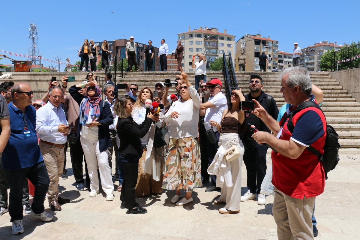81 ilden ve ulusal medyadan gelen 160 gazeteci, Türk basınının ve dijital medyanın geleceğini tartışmak üzere Kırşehir’de buluştu.