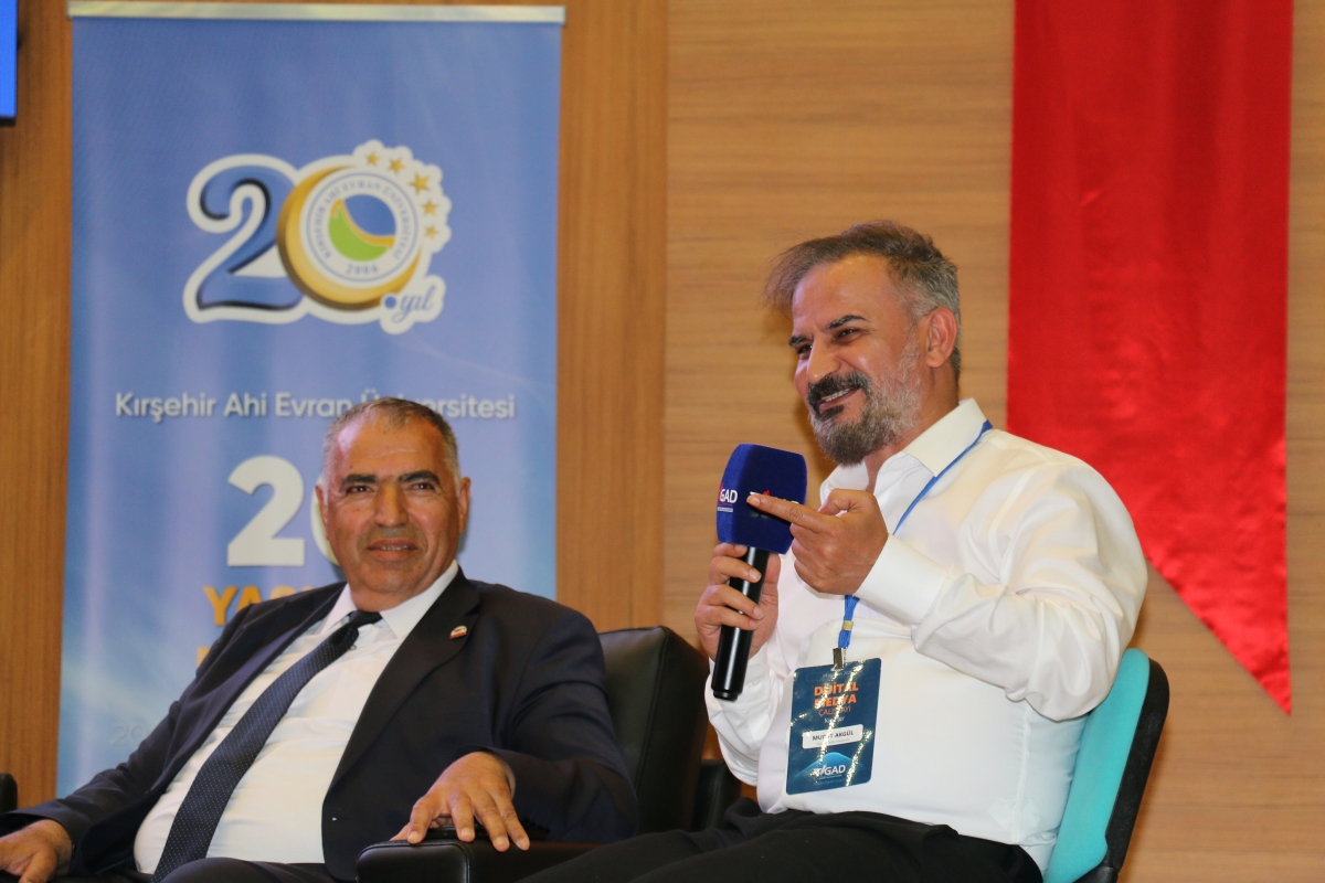 81 ilden ve ulusal medyadan gelen 160 gazeteci, Türk basınının ve dijital medyanın geleceğini tartışmak üzere Kırşehir’de buluştu.