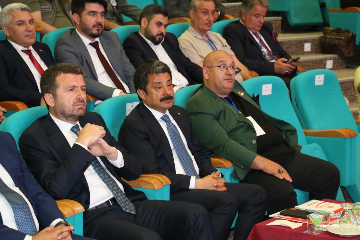 81 ilden ve ulusal medyadan gelen 160 gazeteci, Türk basınının ve dijital medyanın geleceğini tartışmak üzere Kırşehir’de buluştu.