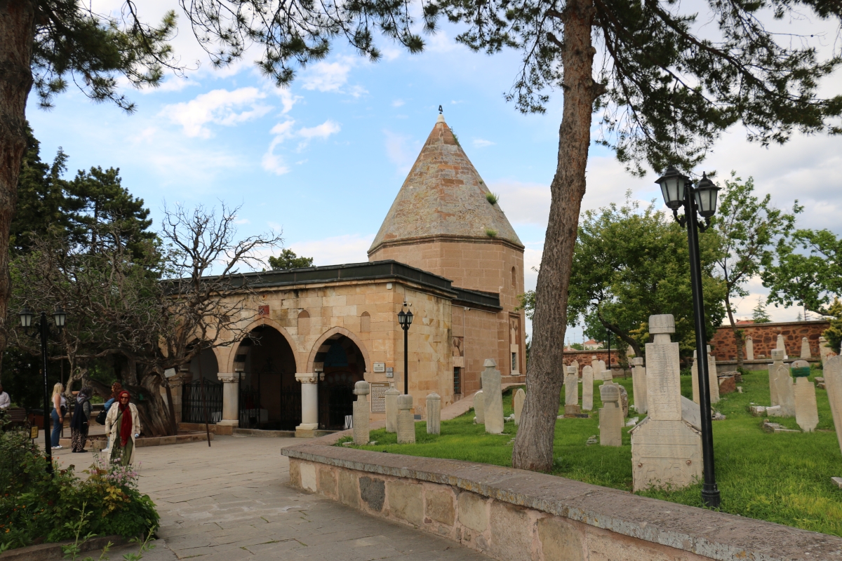 81 ilden ve ulusal medyadan gelen 160 gazeteci, Türk basınının ve dijital medyanın geleceğini tartışmak üzere Kırşehir’de buluştu.