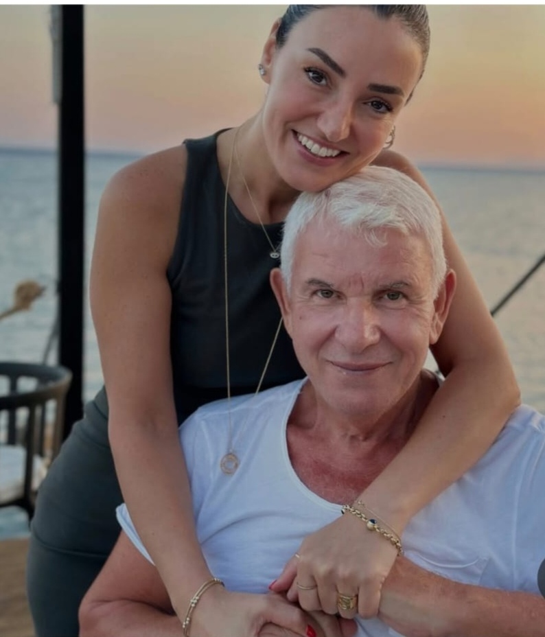 SOSYAL MEDYADA DUYGU SELİ: Ünlü İsimlerin Babalar Günü Paylaşımları Yürekleri Burktu!