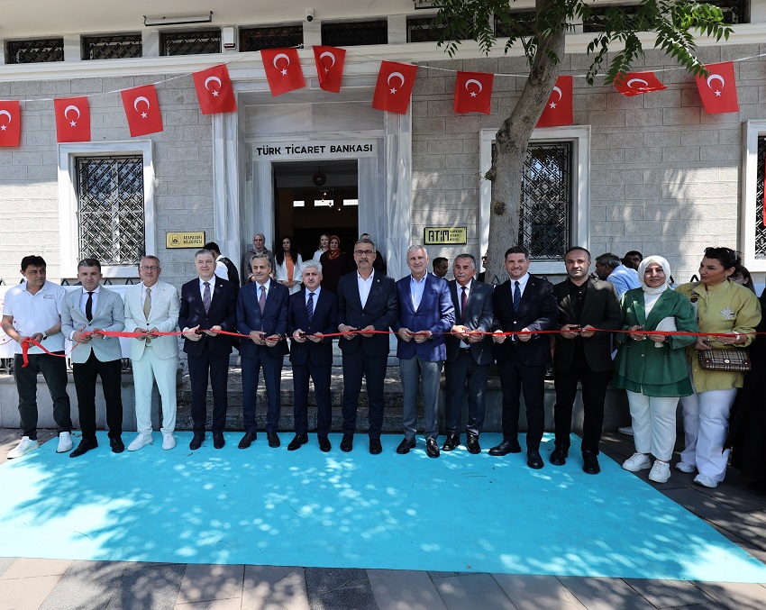 Adapazarı’nın düşman işgalinden kurtuluşunun 105. yıldönümü, düzenlenen etkinliklerle büyük bir gurur ve coşkuyla kutlandı. ( GÜNÜN ÖNE ÇIKAN FOTOĞRAF KARELERİ )