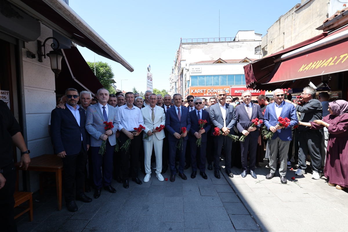 Adapazarı’nın düşman işgalinden kurtuluşunun 105. yıldönümü, düzenlenen etkinliklerle büyük bir gurur ve coşkuyla kutlandı. ( GÜNÜN ÖNE ÇIKAN FOTOĞRAF KARELERİ )