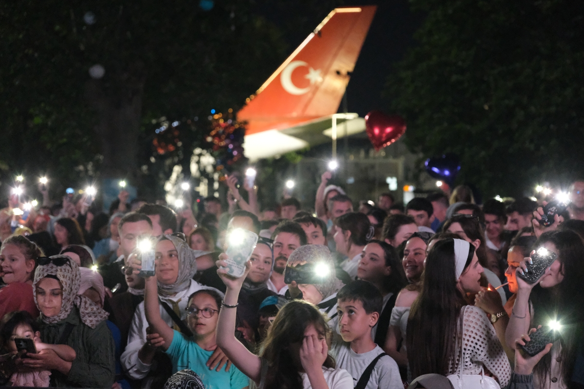 Adapazarı’nın düşman işgalinden kurtuluşunun 105. yıldönümü, düzenlenen etkinliklerle büyük bir gurur ve coşkuyla kutlandı. ( GÜNÜN ÖNE ÇIKAN FOTOĞRAF KARELERİ )