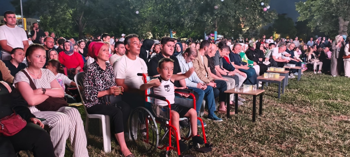 Adapazarı’nın düşman işgalinden kurtuluşunun 105. yıldönümü, düzenlenen etkinliklerle büyük bir gurur ve coşkuyla kutlandı. ( GÜNÜN ÖNE ÇIKAN FOTOĞRAF KARELERİ )