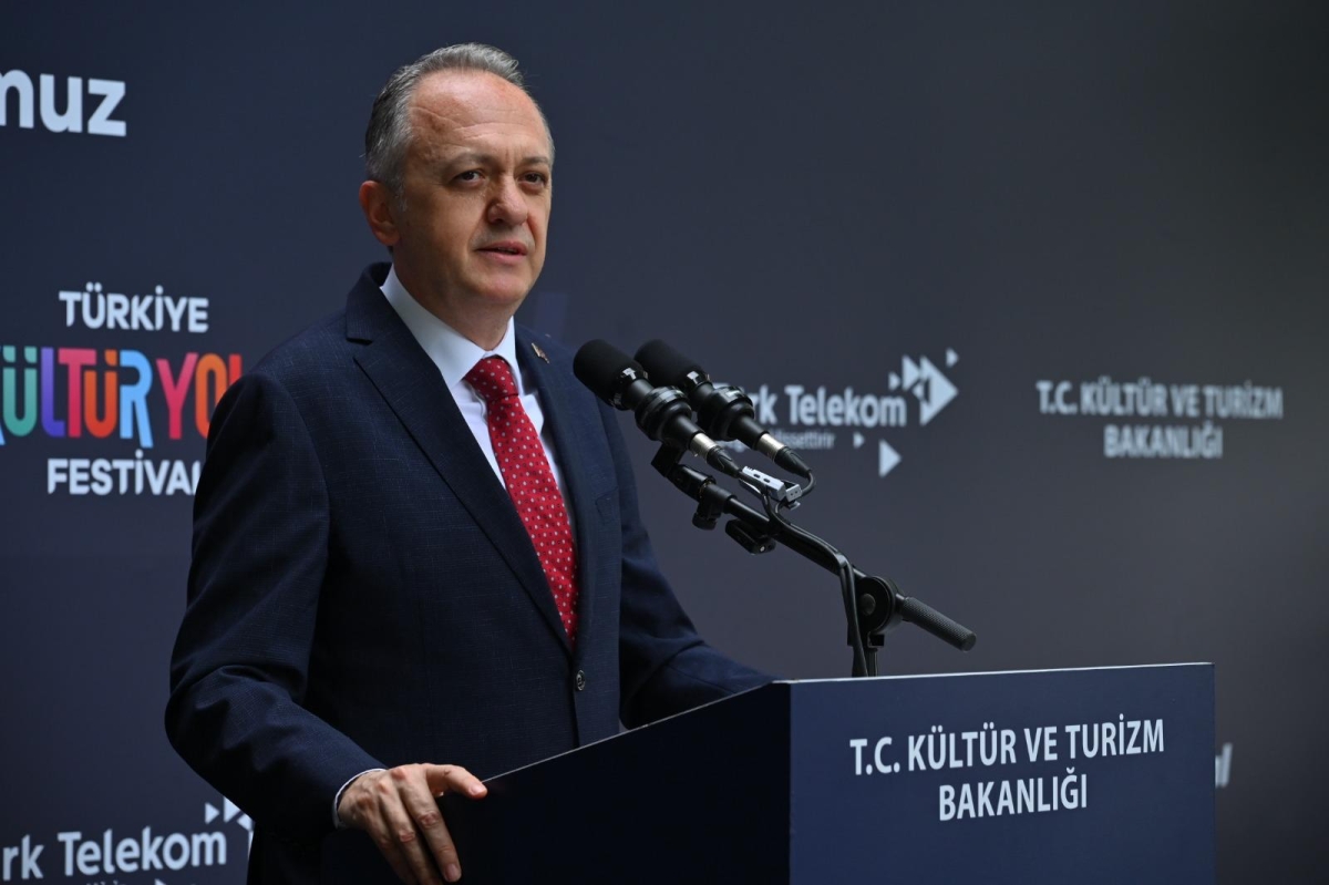Türkiye Kültür Yolu Festivali, dokuzuncu durağı olan Sakarya’da büyük bir coşkuyla başladı. 4-12 Temmuz tarihleri arasında şehri kültür, sanat ve gastronomi rotasına dönüştüren festival, 186 farklı etkinlikle Sakarya