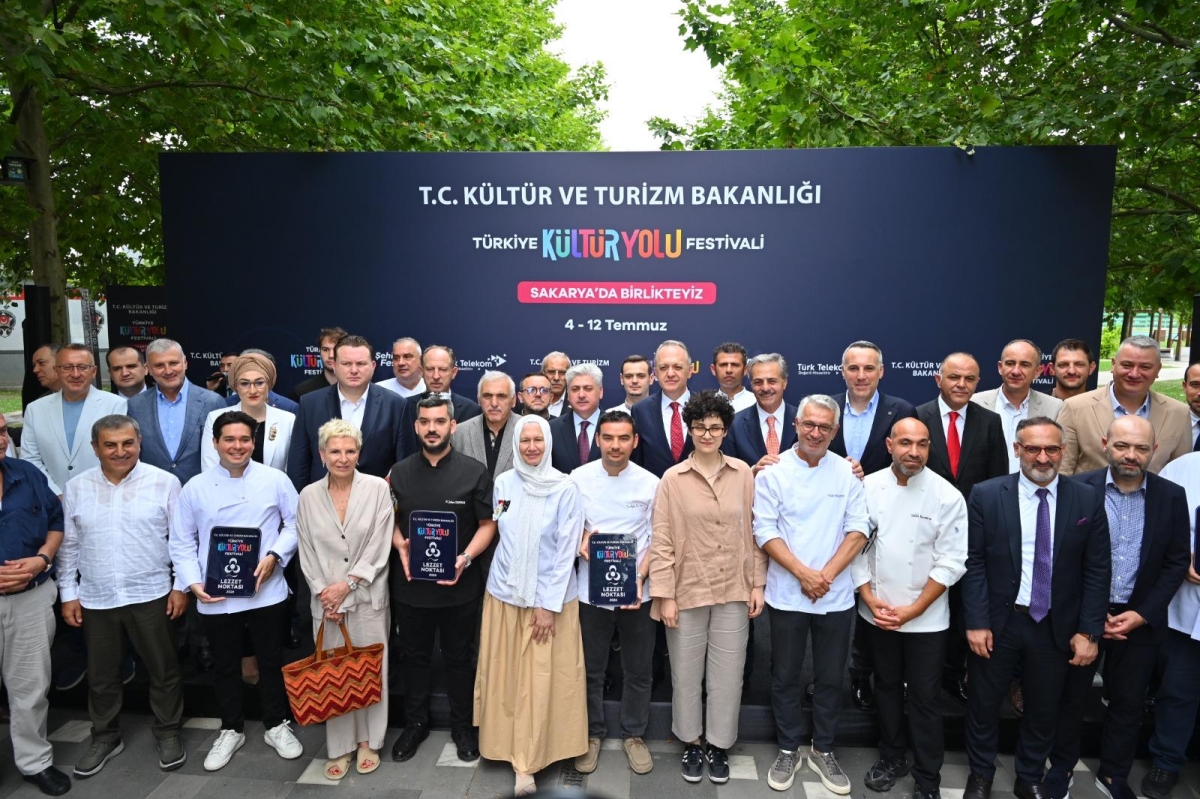 Türkiye Kültür Yolu Festivali, dokuzuncu durağı olan Sakarya’da büyük bir coşkuyla başladı. 4-12 Temmuz tarihleri arasında şehri kültür, sanat ve gastronomi rotasına dönüştüren festival, 186 farklı etkinlikle Sakarya