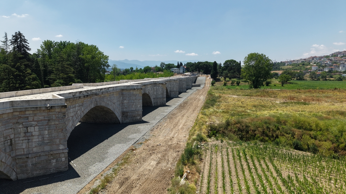 Türkiye Kültür Yolu Festivali, dokuzuncu durağı olan Sakarya’da büyük bir coşkuyla başladı. 4-12 Temmuz tarihleri arasında şehri kültür, sanat ve gastronomi rotasına dönüştüren festival, 186 farklı etkinlikle Sakarya