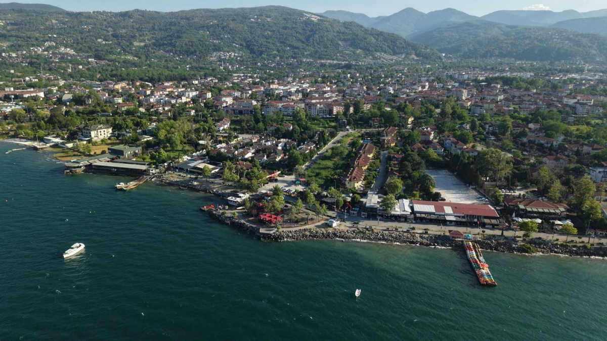 Türkiye Kültür Yolu Festivali, dokuzuncu durağı olan Sakarya’da büyük bir coşkuyla başladı. 4-12 Temmuz tarihleri arasında şehri kültür, sanat ve gastronomi rotasına dönüştüren festival, 186 farklı etkinlikle Sakarya